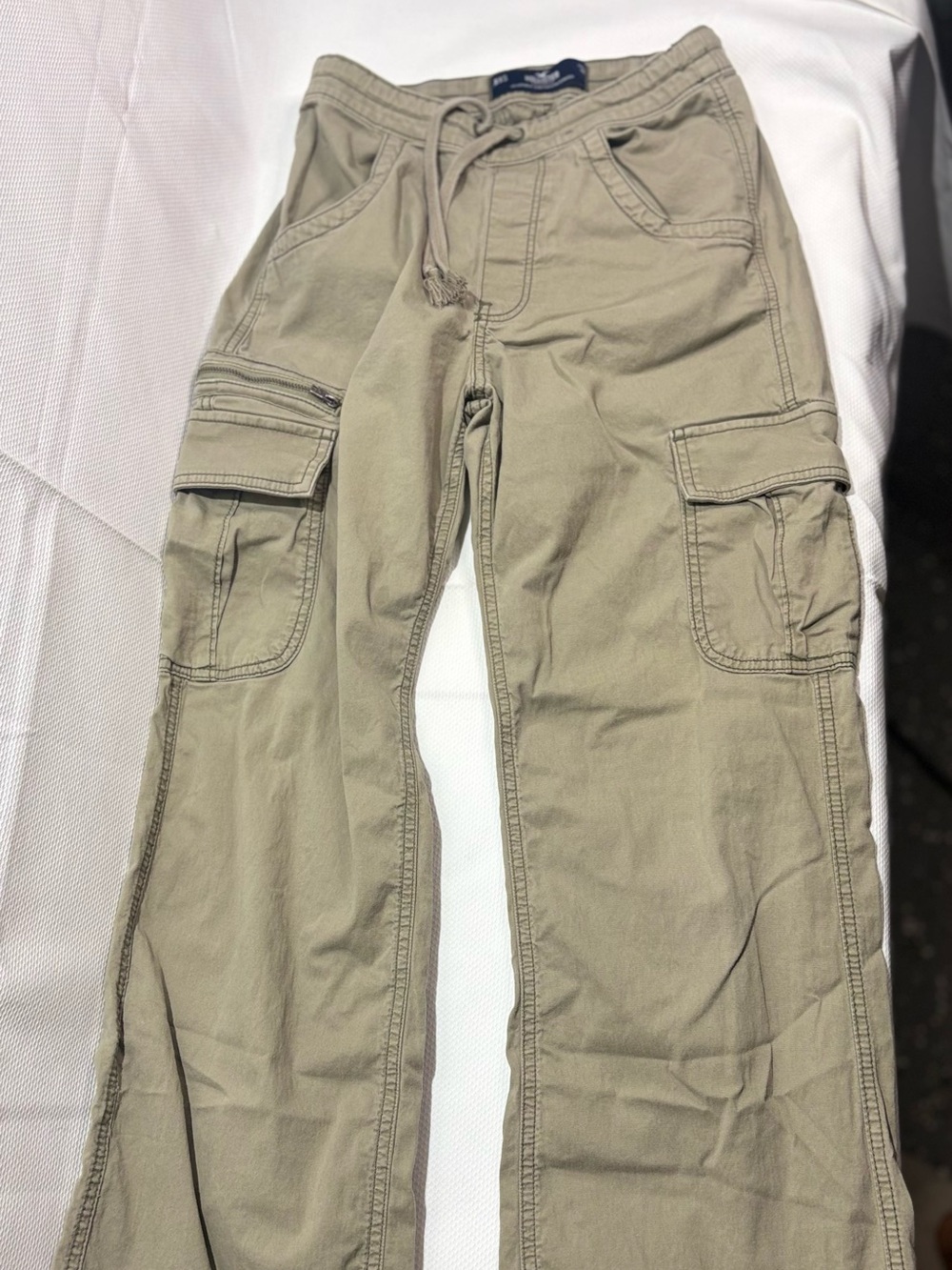 Hollister Women's Straight Leg Cargo Jeans in Khaki